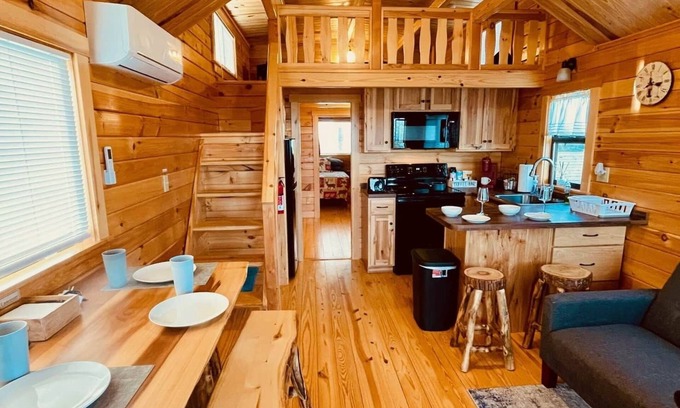 Hector Cabin | Cozy Wine Cabin escape with Breathtaking Views 3