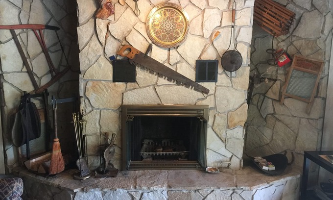 Willsboro House | Cozy winter retreat + beautiful view + Indoor Outdoor Fireplace + Pool Table