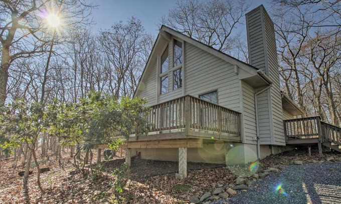 Wintergreen House | Cozy Wintergreen Cabin Near Mountain Inn and Slopes!