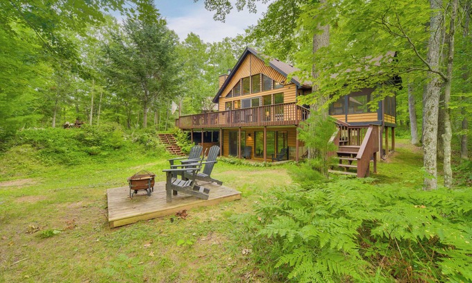 Hayward Cabin | Cozy Wisconsin Cabin w/Deck, Kayaks & Lake Views!