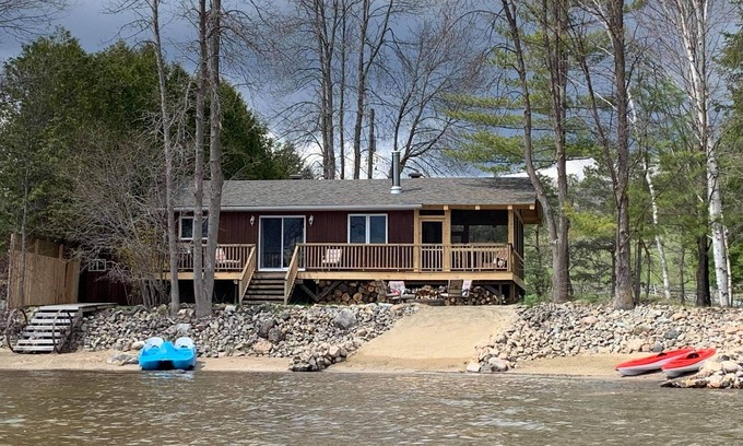 Lanark Highlands Cottage | Cozy year round cottage on beautiful Dalhousie Lake!