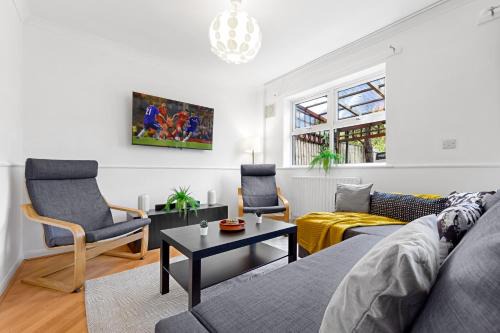 Poplar House | Cozylease 3BR In Canary Wharf,Garden,Gym,Workspace