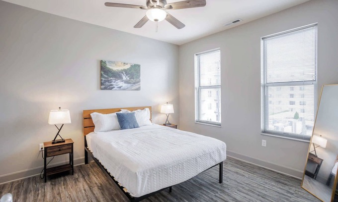 Central Business District Apartment | CozySuites at the Banks gym, pool 07