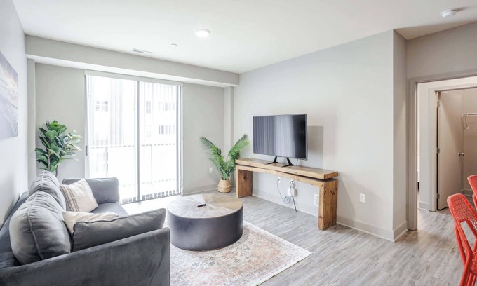 Central Business District Apartment | CozySuites at the Banks gym, pool 08