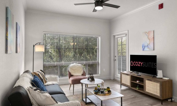 Chandler Apartment | CozySuites Chandler 2BR with 2 pools and Jacuzzi 02