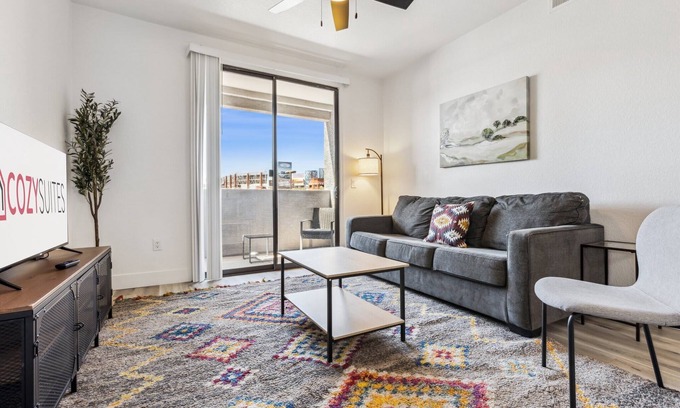 Glendale Sports and Entertainment District Apartment | CozySuites Glendale - Westgate with pool! 09