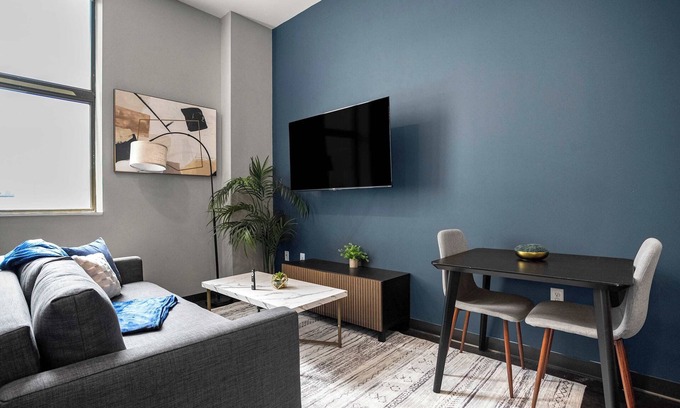 Cultural District Apartment | CozySuites | Modern 1BR in Downtown Pitts 10