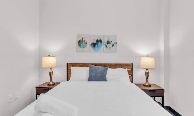 Cultural District Apartment | CozySuites Modern 1BR in Downtown Pitts #22