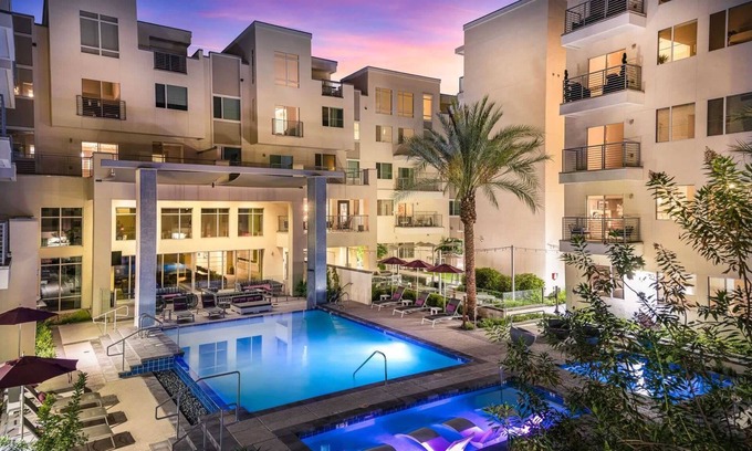 Pierson Place Historic District Apartment | CozySuites Paradise under the palm trees! 12