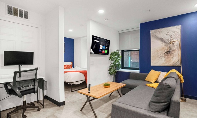 Cultural District Apartment | CozySuites Stunning 1BR in Downtown Pitts #4