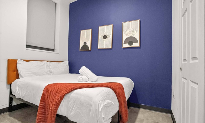Cultural District Apartment | CozySuites Stunning 1BR in Downtown Pitts #9