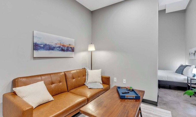 Strip District Apartment | CozySuites Stylish 1BR in Downtown Pitts #14