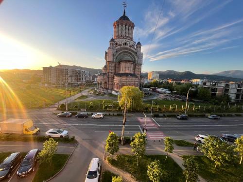Baia Mare Apartment | CozZzy Sunset Studio