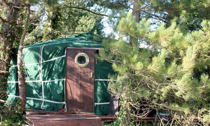 Emsworth Apartment | 'Crab Shack' Luxury Yurt with Harbour & Sea Views