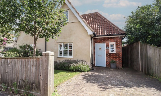 Southwold Cottage | CRABAPPLE COTTAGE, SOUTHWOLD, family friendly in Southwold