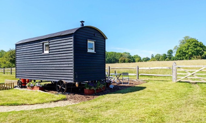 Cowplain House | Crabden Shepherd Hut - Blendworth