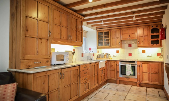 Rhyd-y-clafdy Cottage | CRAFNANT - a cottage that sleeps 4 guests in 2 bedrooms