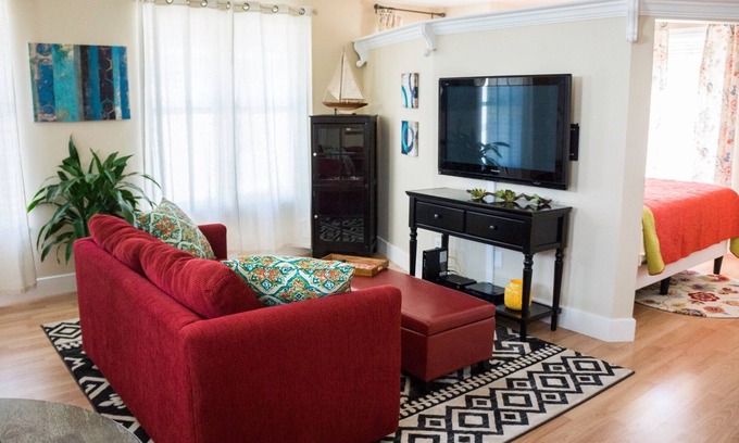 Chico House | Craftsman style back cottage (England St.)