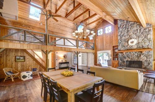 Sonoma House | Craftsman Style Cabin In The Heart Of Sonoma- Includes Wine Tasting Passport