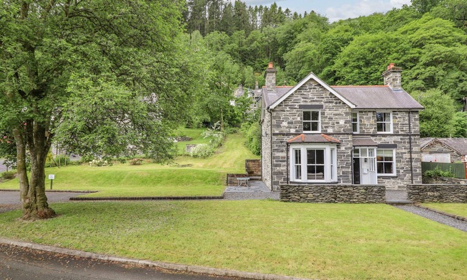Betws-Y-Coed House | CRAIGSIDE, pet friendly, character holiday cottage in Betws-Y-Coed
