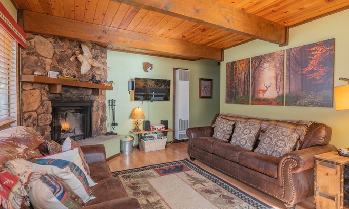 Sugarloaf House | Crazy Bear Cabin - Just a short walk to the National Forest hiking trails. Fenced Yard!