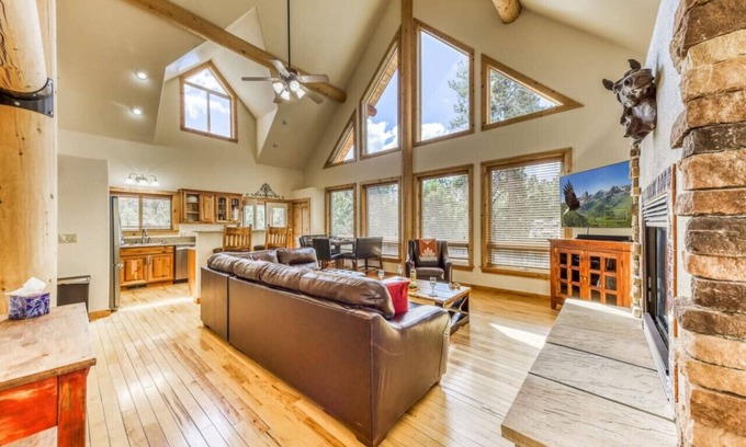 Ruidoso Cabin | Crazy Horse Lodge-Hot Tub/Game Room/Great Location