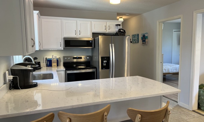 York Beach House | Create Memories only 10 min walk to Long Sands beach.