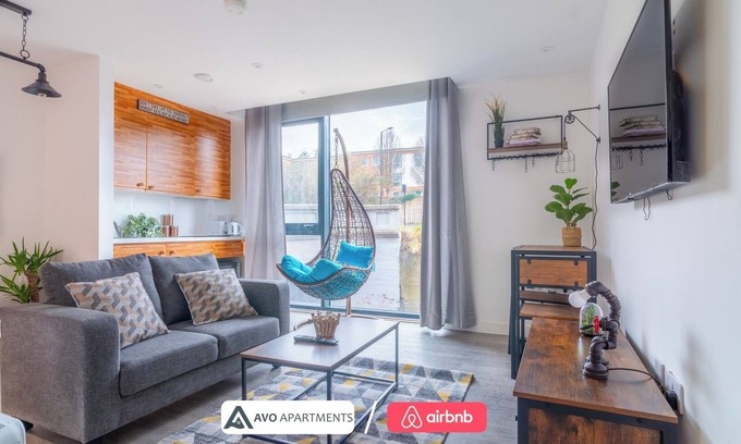 Sheffield Condo | Creative Studio With Rustic Charm – APT 22