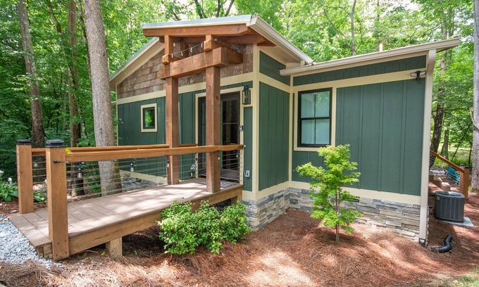 Franklin Cabin | Creek front, Hot Tub, Starlink Wi-Fi, Firepit