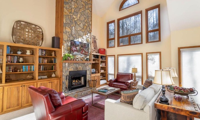 Boone House | Creekside at Yonahlossee