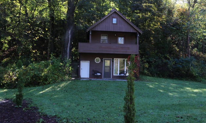 Winona Cabin | Creekside Cabin Getaway