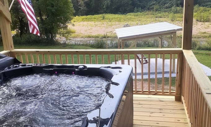 Westpoint Cabin | Creekside Cabin Retreat Privately Located full home on the Creek with Jacuzzi