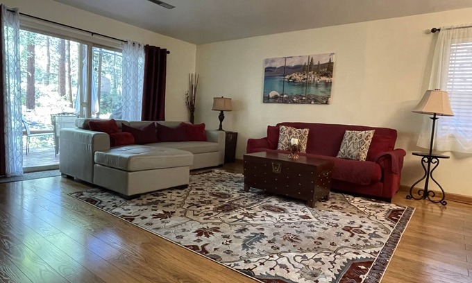 Incline Village Cabin | Creekside Cabin-Serene, Stylish & Clean. Family-Friendly. 5 mins to Diamond Peak