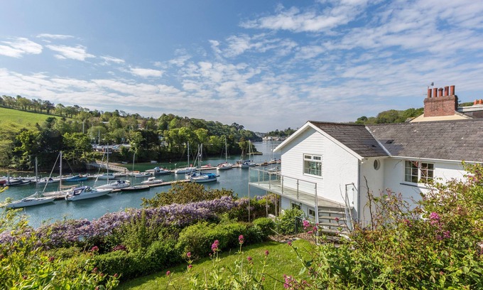 Fowey Cottage | CREEKSIDE HOUSE, pet friendly, with a garden in Fowey
