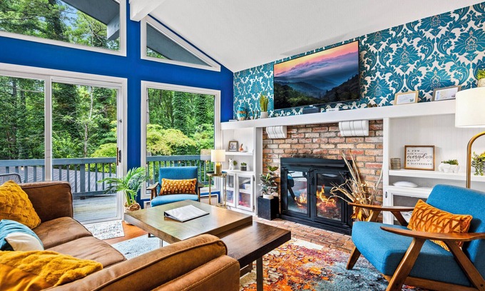Waynesville House | Creekside Retreat | Hot Tub & Pet-Friendly