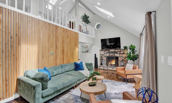 Albrightsville Ski Chalet | CreeksideChalet LakeviewHOT TUB/GameRoom/FirePit/Kid Friendly - Pet Friendly