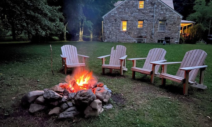 Damascus Cottage | Creeper Trail|King Bed|Pets OK|AT|Grayson|Home