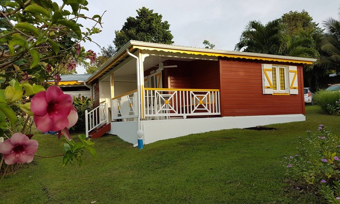 Petit-Bourg House | Creole bungalow/pool in tropical garden (4 persons)