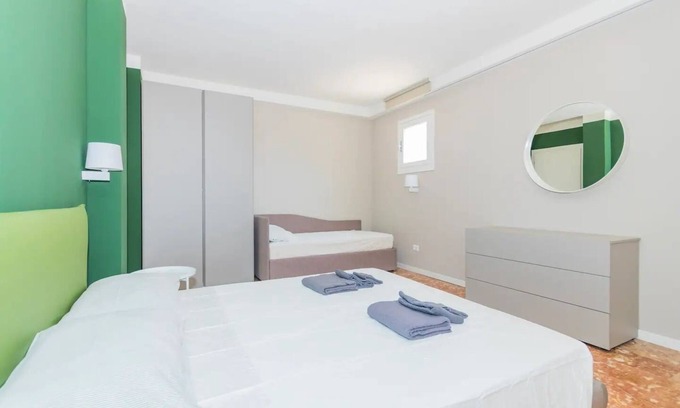 Lignano Riviera Apartment | Crepetta&Briciola - Loft 18 (Private Pool)