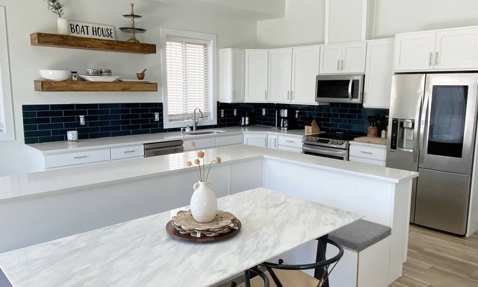 Quincy House | Crescent Bar 4bed/3bath New Construction! Riverfront gated community