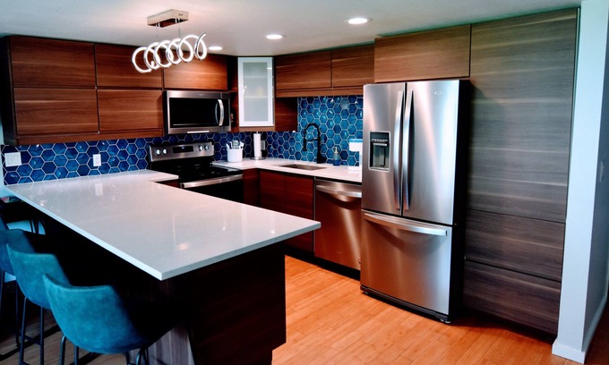 Quincy Condo | Crescent Bar Condo near The Gorge, Boating & Golf. Sleeps 8. AMAZING Pool.