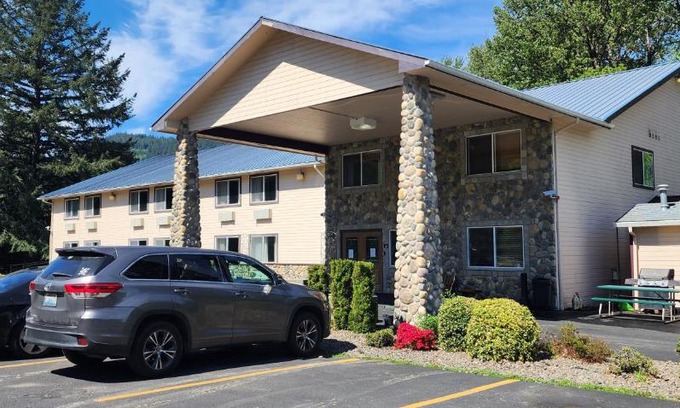 Packwood Hotel | Crest Trail Lodge