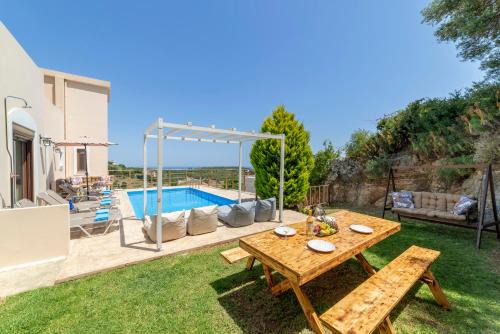 Kournas Villa | Cretan Sunny Villa With Heated Pool
