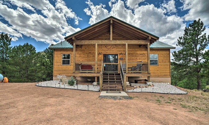 Cripple Creek Cottage | Cripple Creek Mountain Getaway w/Hot Tub & Views!