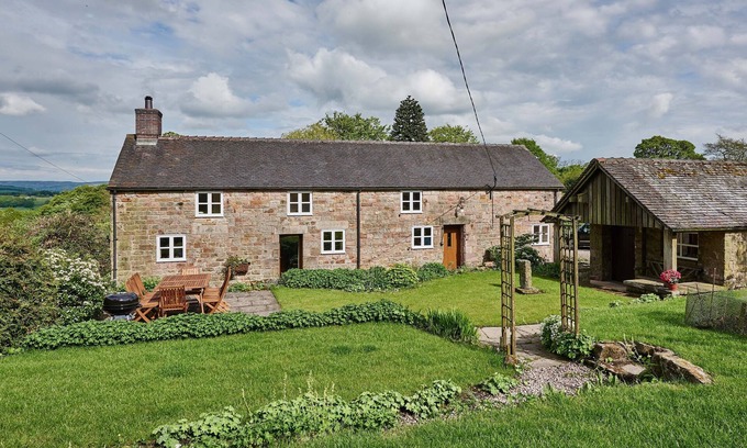 Horton Cottage | Croft Meadows Farm - 5 bedroom, dog friendly cottage in rural Staffordshire