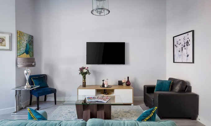 Kensington Apartment | Cromwell Road 2-bed 2-bath apartment!