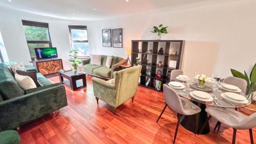 Crouch End Apartment | Crouch End NEW 4 Bed 3 Bath Home with Balcony and FREE Parking near Alexandra Palace , Highgate