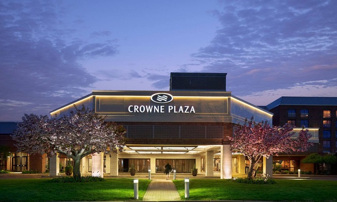 Warwick Hotel | Crowne Plaza Providence-Warwick Airport by IHG