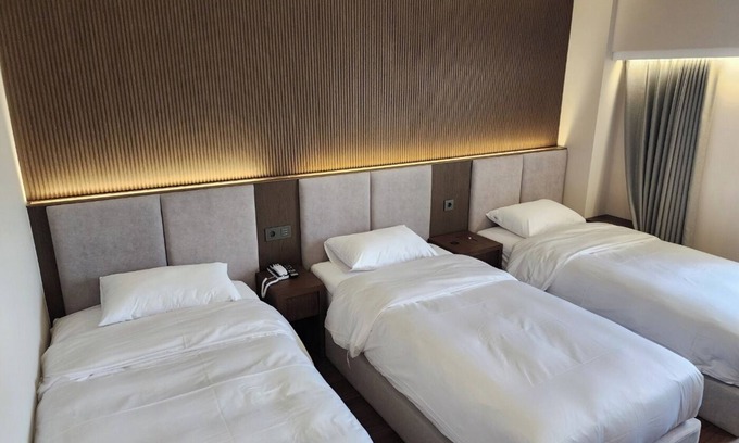 Duryu-dong Hotel | Crystal Hotel