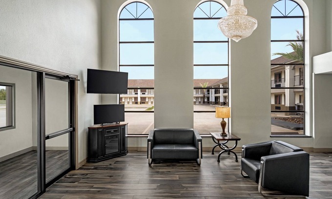 Northside Hotel | Crystal Inn Northeast Houston Downtown I-610